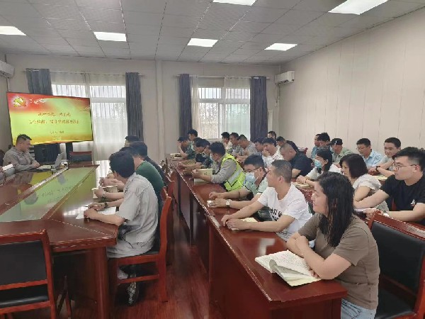 【理論宣講】鑫巖石料開展“統(tǒng)一思想，為實現(xiàn)工業(yè)倍增、項目突破增磚添瓦”宣講活動